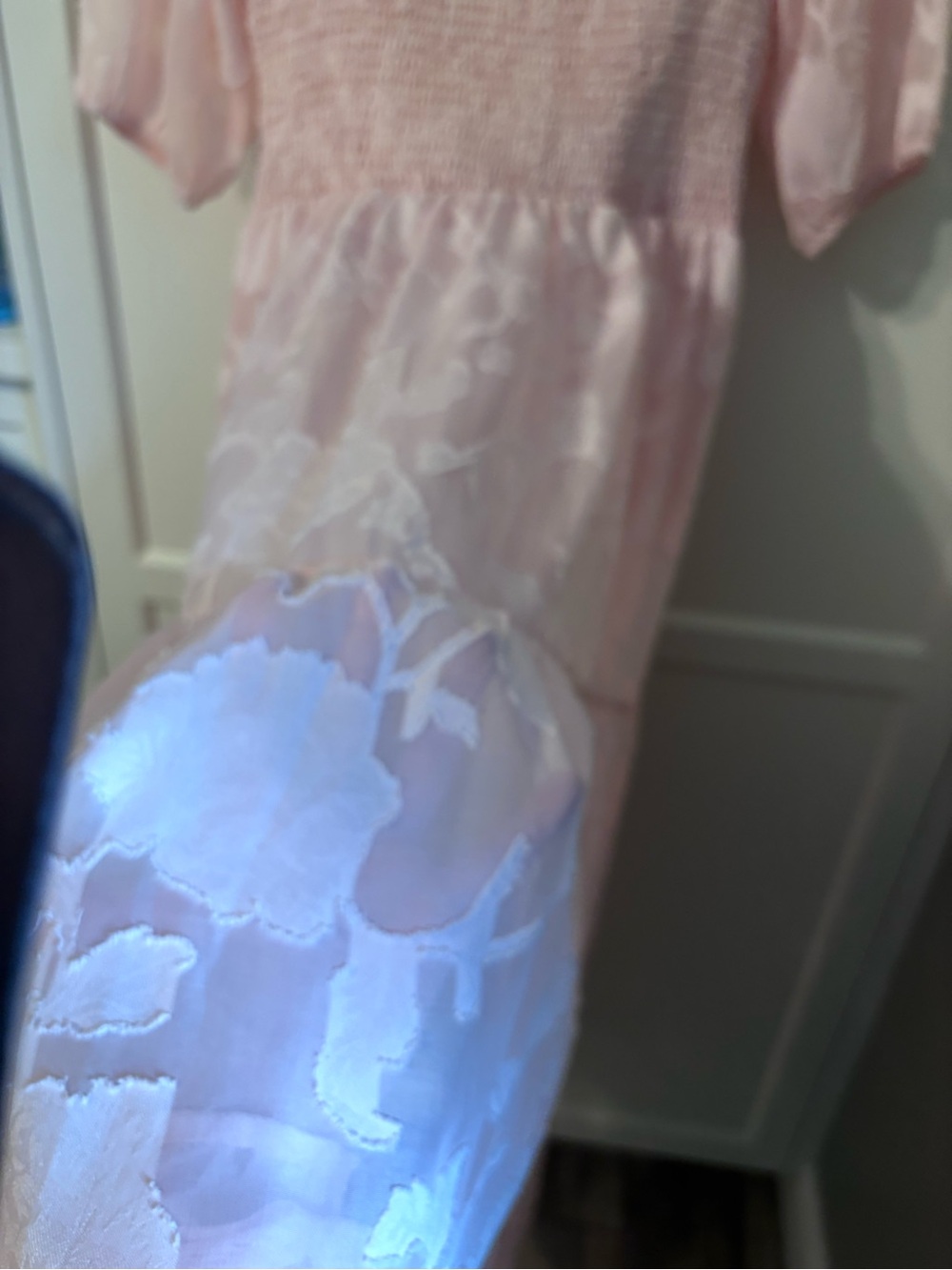 🌸 Pink Floral Textured Smocked Midi Dress - Picture 5 of 12